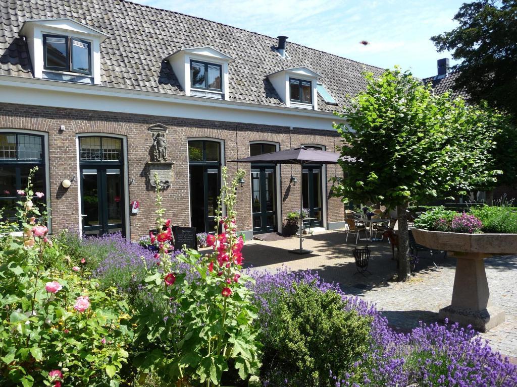 Het Weeshuis Bolsward Oda fotoğraf